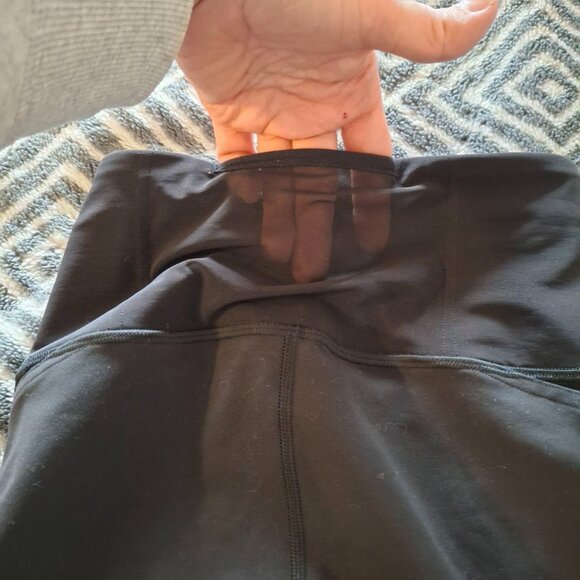 Lululemon Black Mesh Panel Leggings Sz 4 25" - Picture 5 of 9